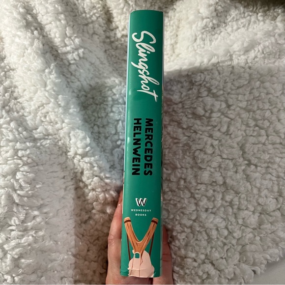 📚 4/25$ 📚  Slingshot by Mercedes Helnwein - Picture 4 of 6